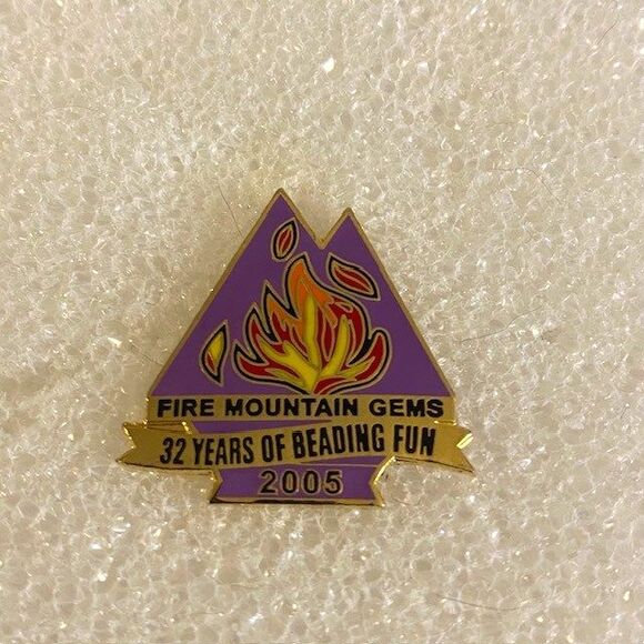 Vintage Fire Mountain Gems 32 Years of Beading Fun 2005 Lapel Pin - Picture 1 of 2
